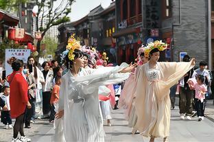 无奈空砍！安芬尼-西蒙斯22中12砍下33分8板6助2断